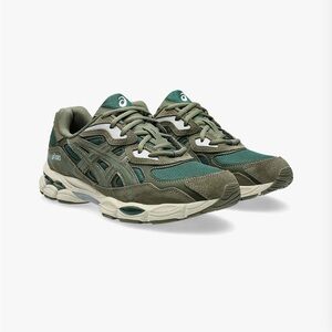 ASICS Women’s/Men’s Olive and Forest Sneakers (women’s size 7)